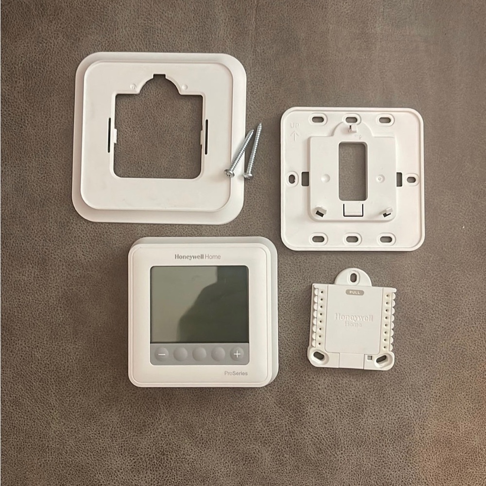 Honeywell Home Thermostat TH6220 Pro Series